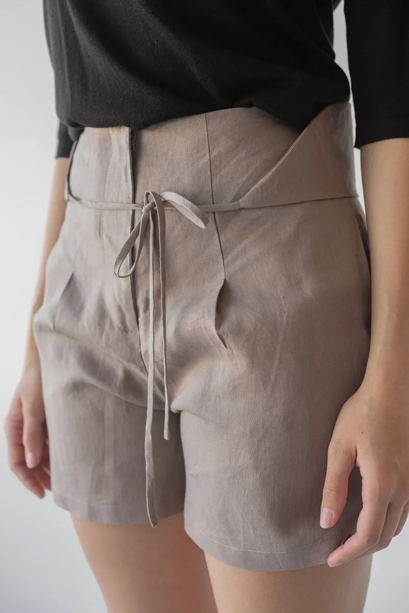 High-waist Linen Shorts with Origami Belt