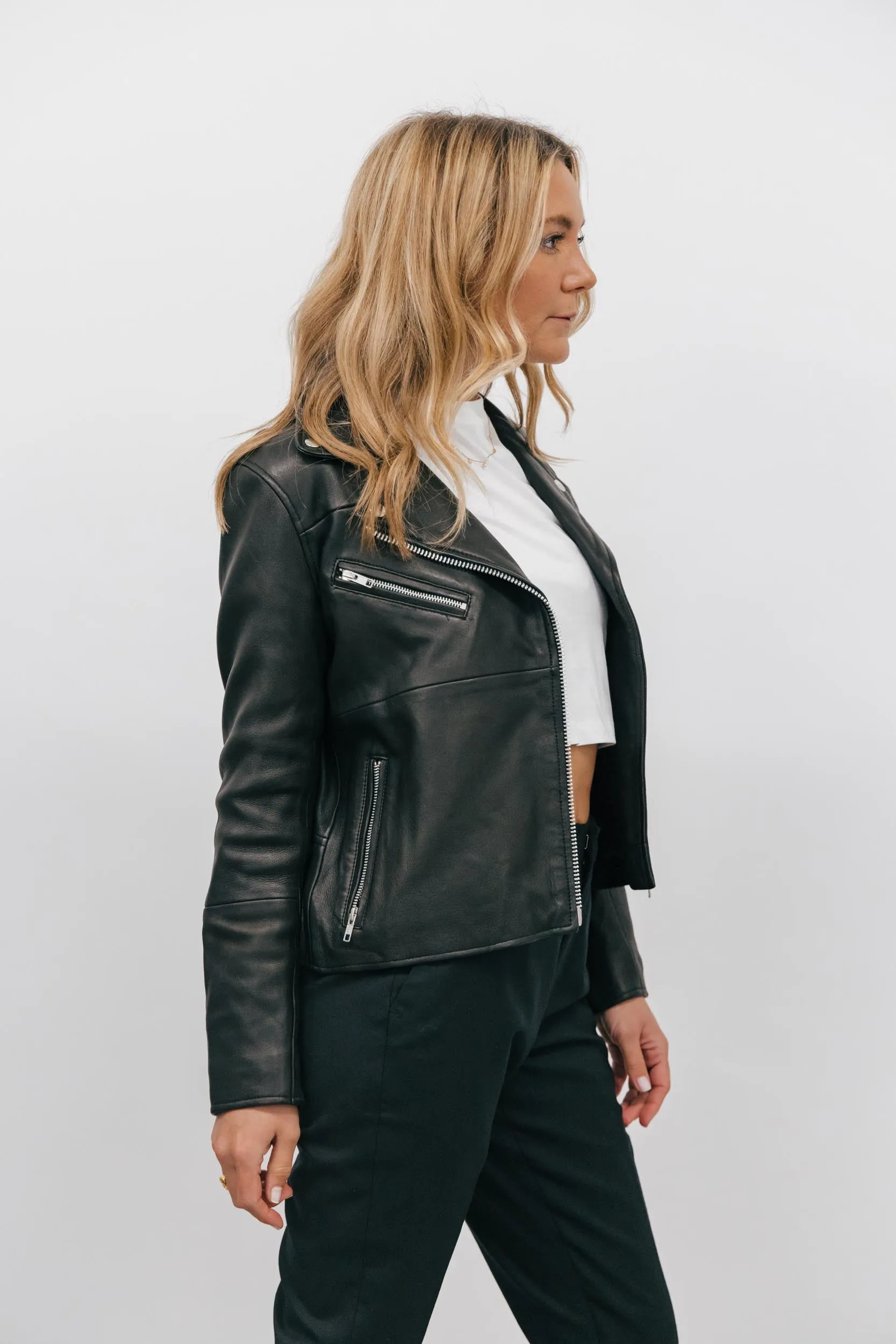 THE MINIMALIST LEATHER JACKET